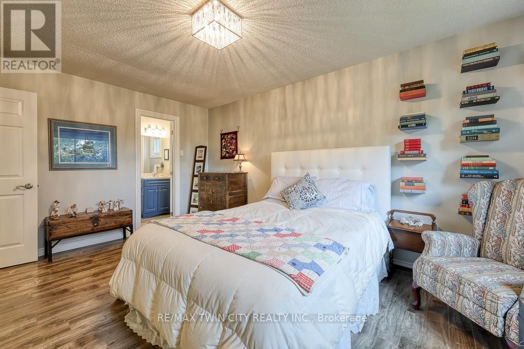 18 CHARNWOOD COURT Image 17
