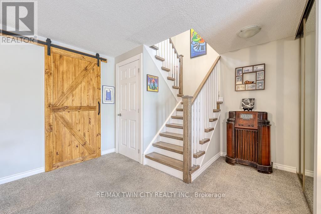 18 CHARNWOOD COURT Image 22