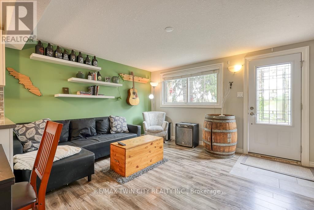 18 CHARNWOOD COURT Image 29