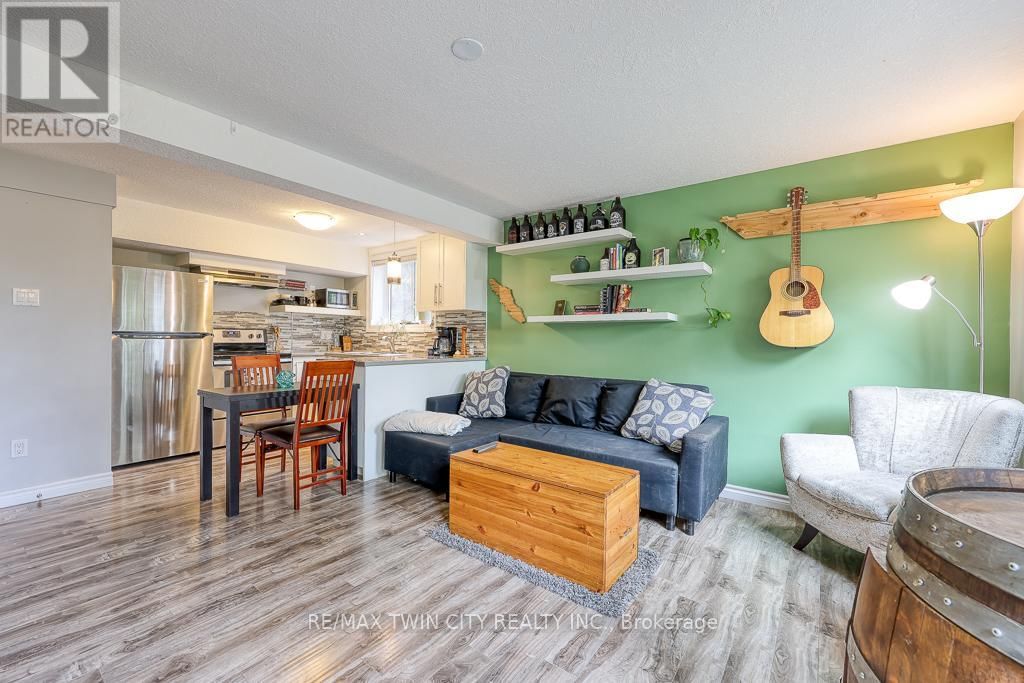 18 CHARNWOOD COURT Image 30