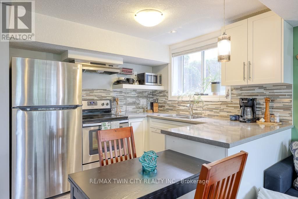 18 CHARNWOOD COURT Image 31