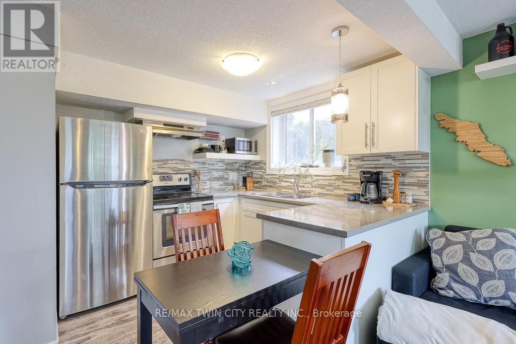18 CHARNWOOD COURT Image 32