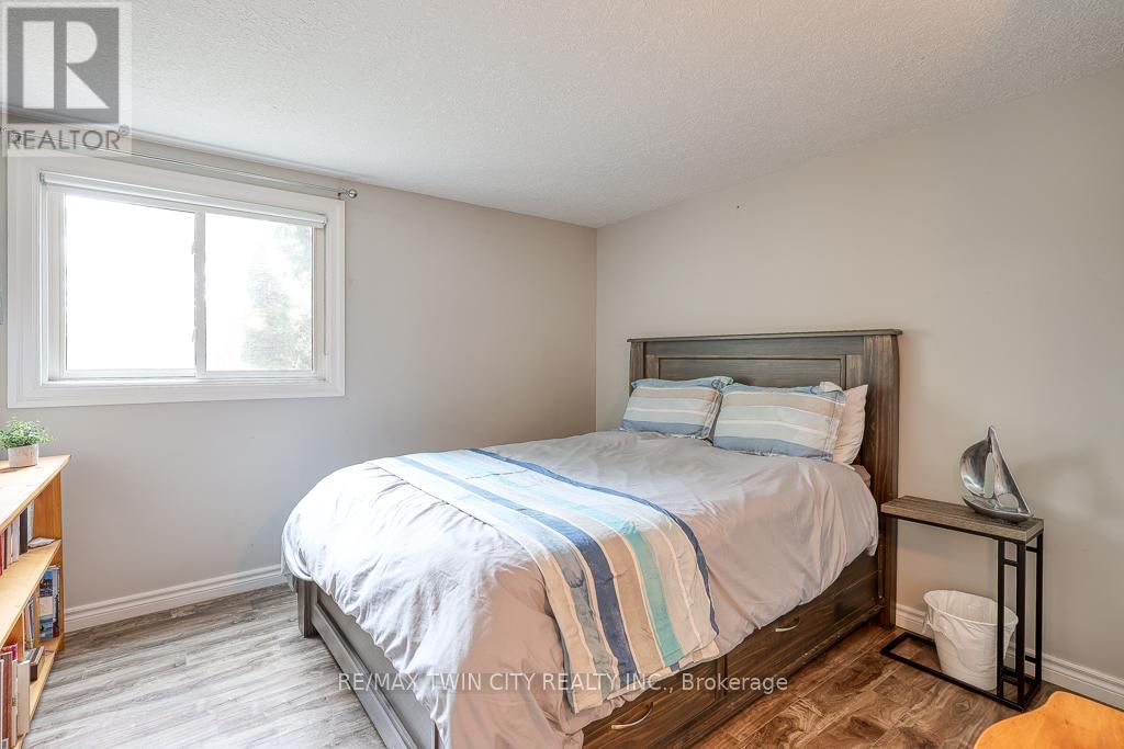 18 CHARNWOOD COURT Image 33