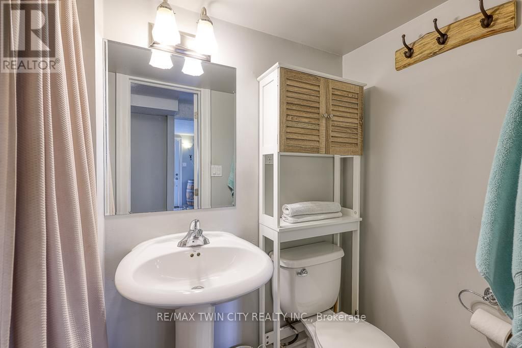 18 CHARNWOOD COURT Image 34