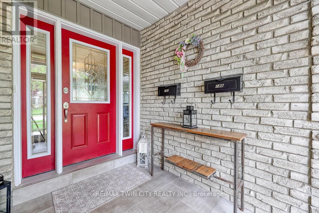 18 CHARNWOOD COURT Image 4