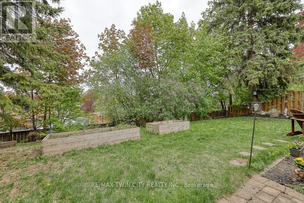18 CHARNWOOD COURT Image 40