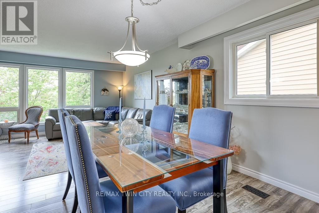 18 CHARNWOOD COURT Image 9