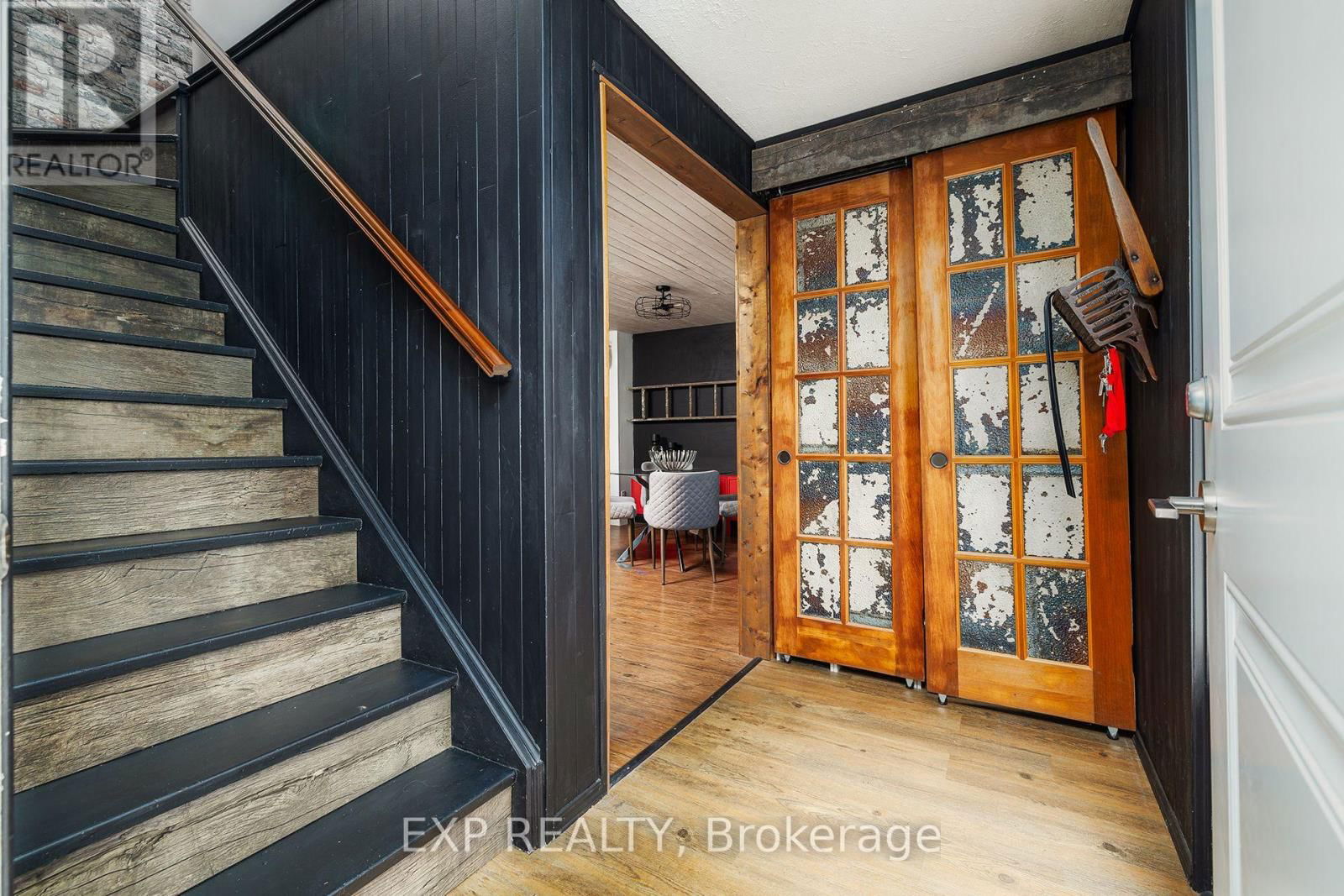 689 HILLVIEW ROAD Image 10