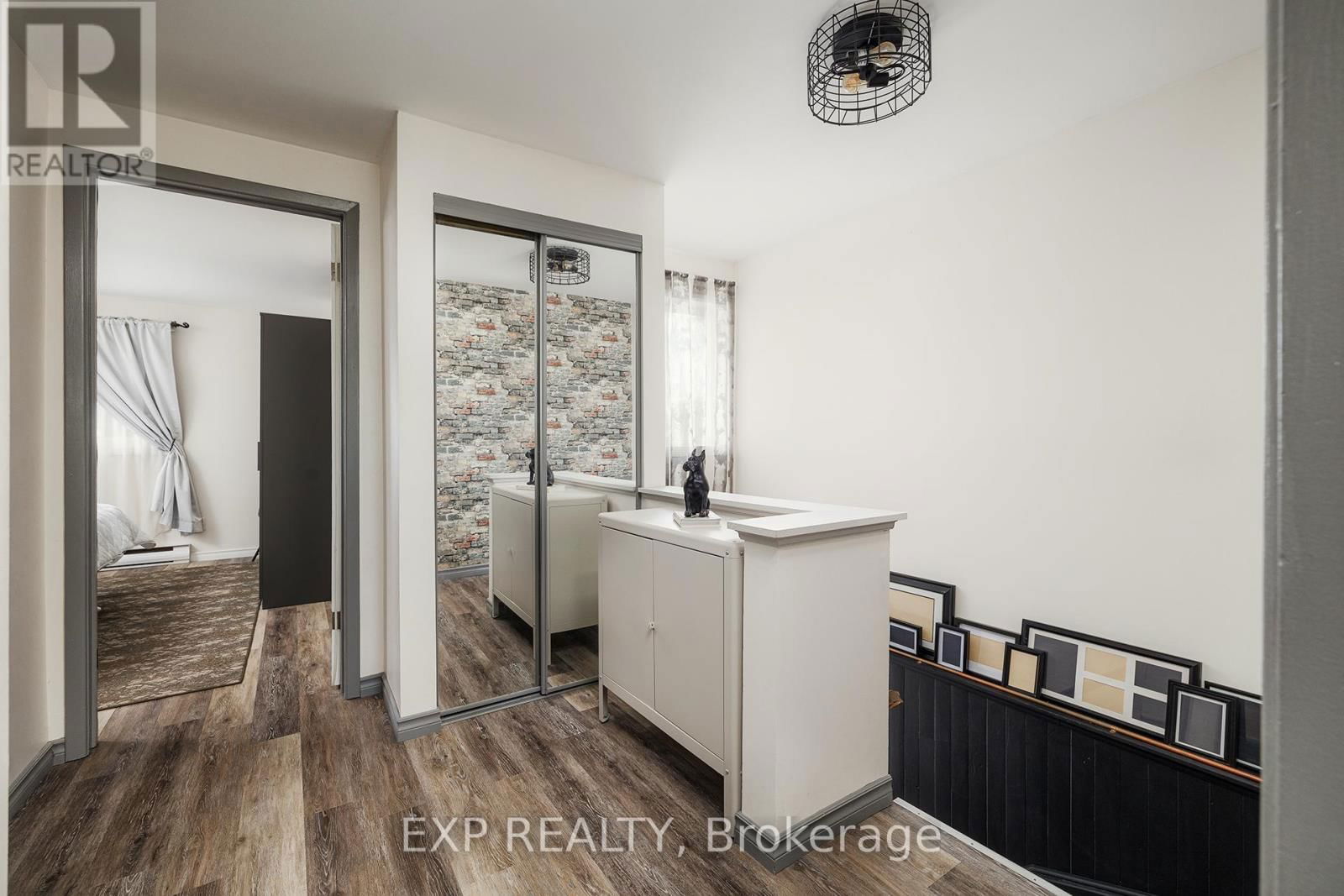 689 HILLVIEW ROAD Image 11
