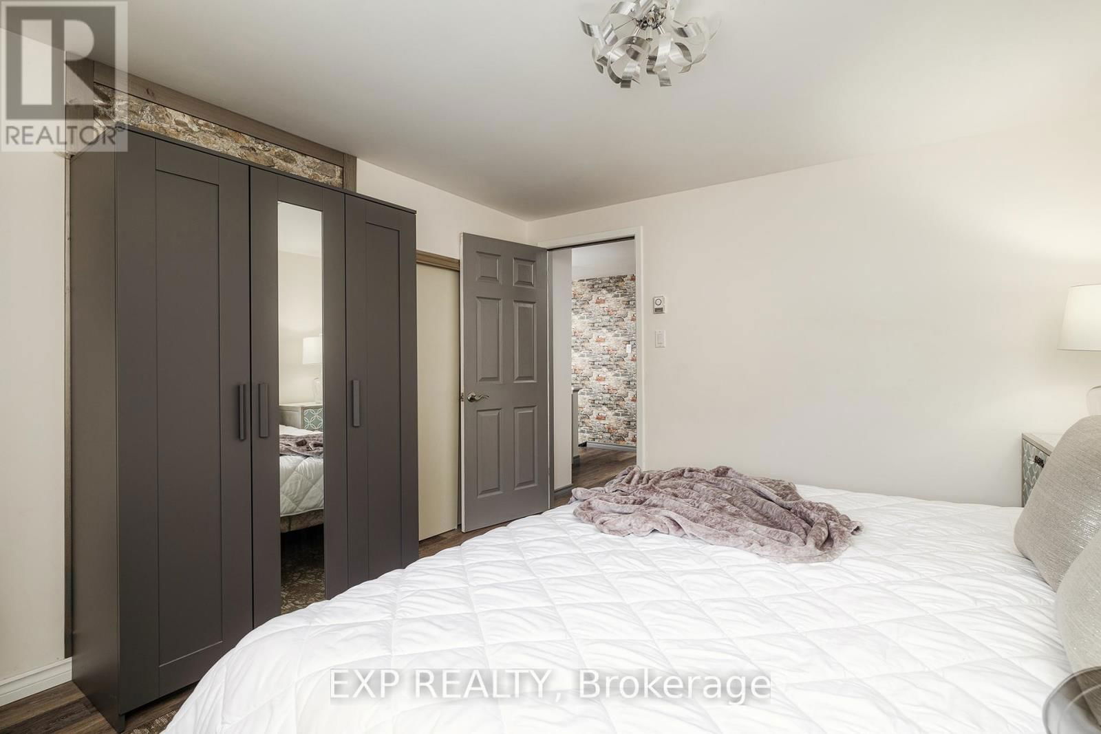 689 HILLVIEW ROAD Image 13
