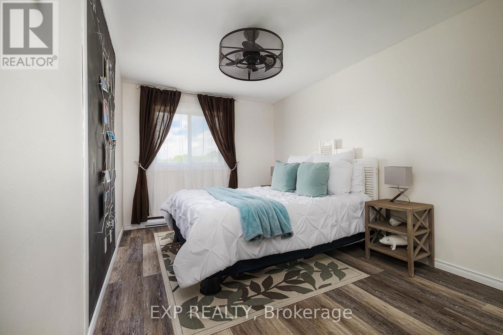 689 HILLVIEW ROAD Image 14