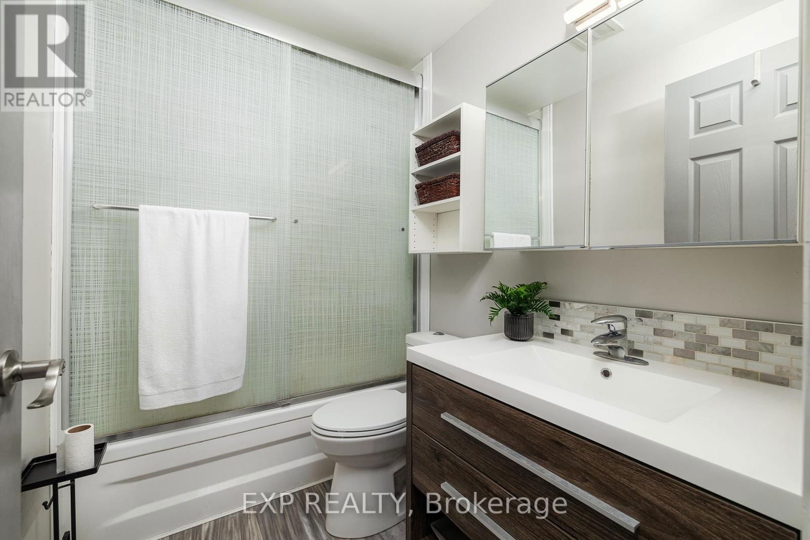689 HILLVIEW ROAD Image 16