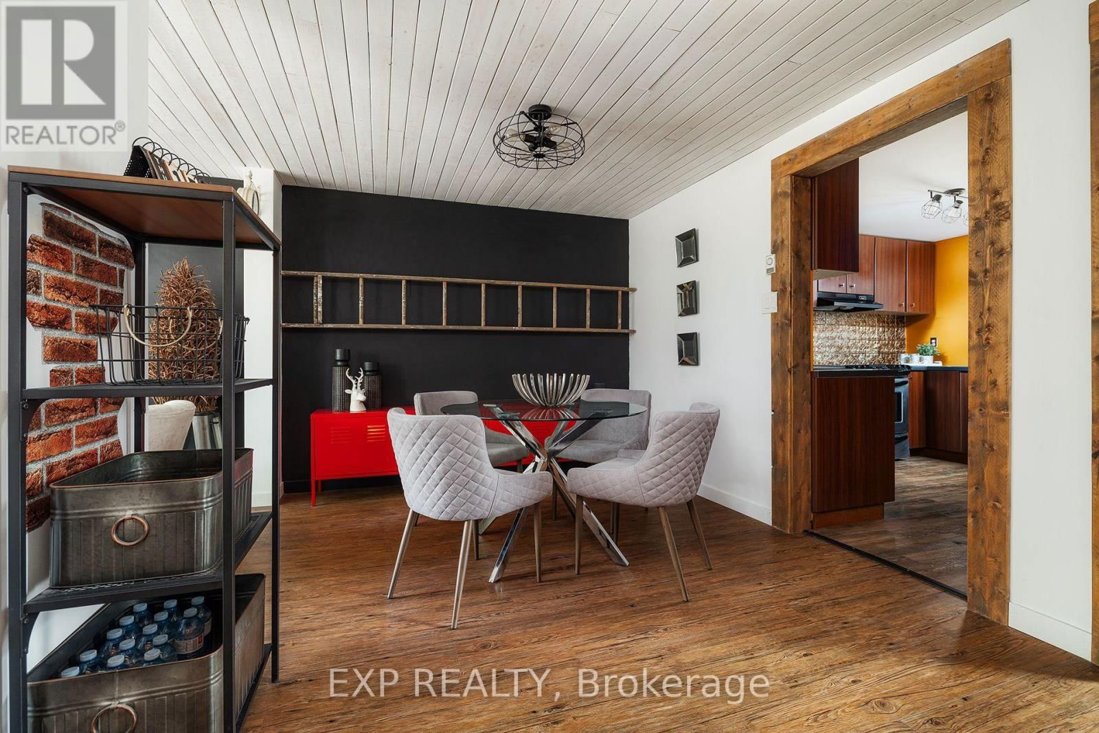 689 HILLVIEW ROAD Image 5