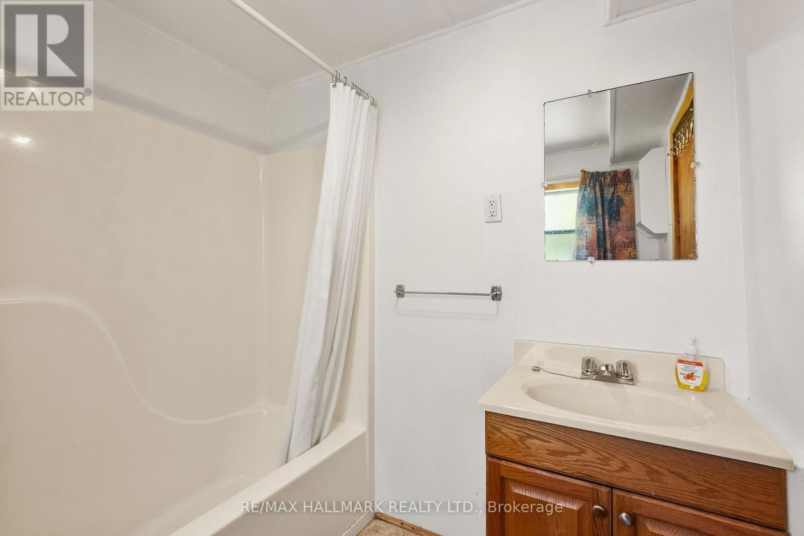 112 - 449 ISLAND VIEW ROAD Image 15
