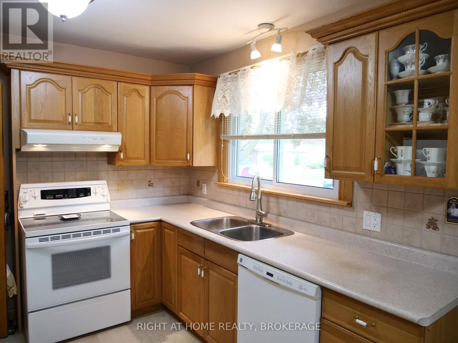 63 TRELAWNE DRIVE Image 16