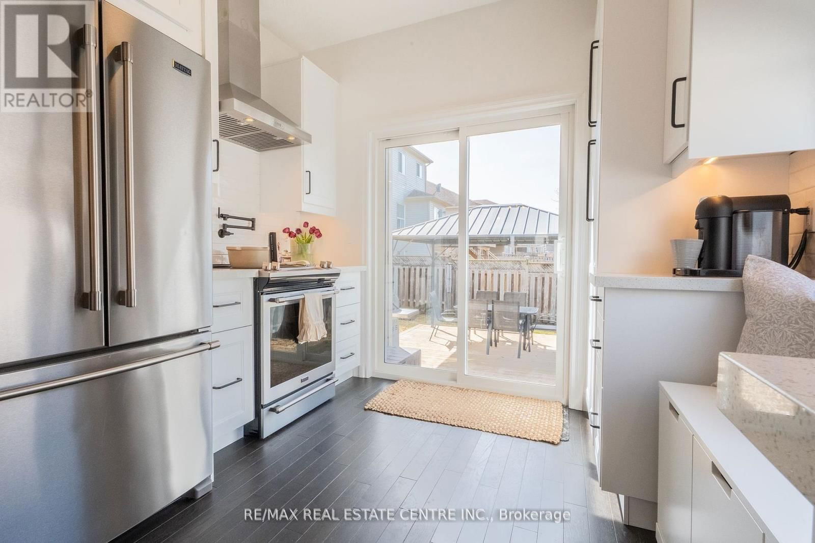 942 GREENWOOD CRESCENT Image 13