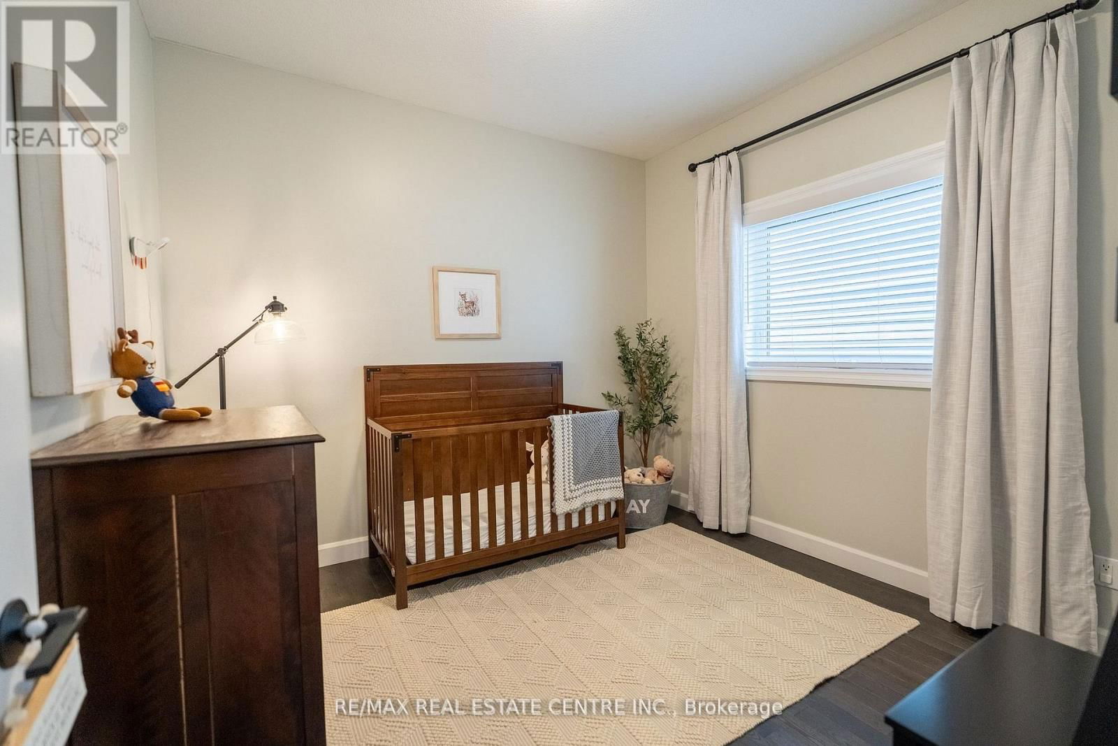 942 GREENWOOD CRESCENT Image 26
