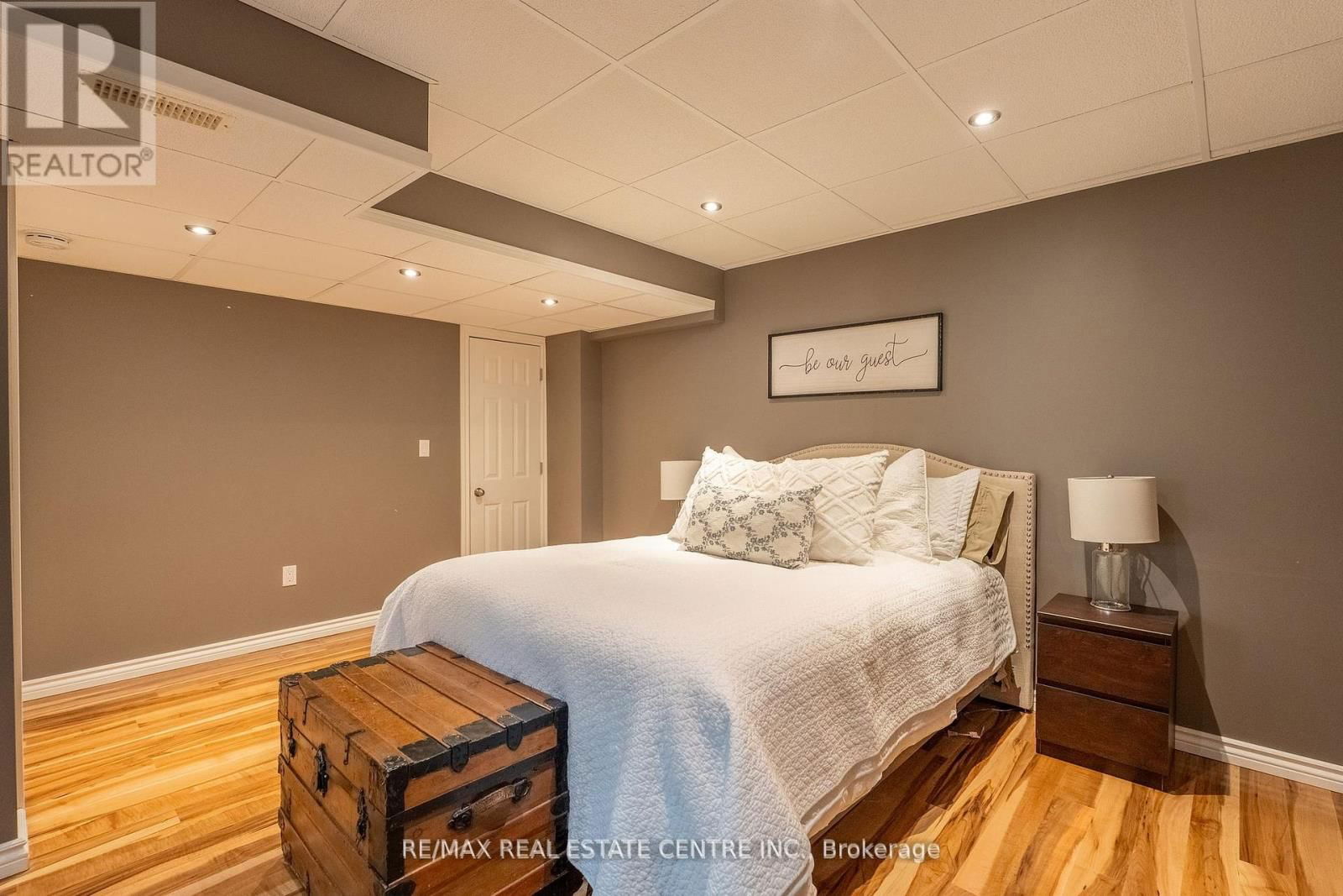 942 GREENWOOD CRESCENT Image 32
