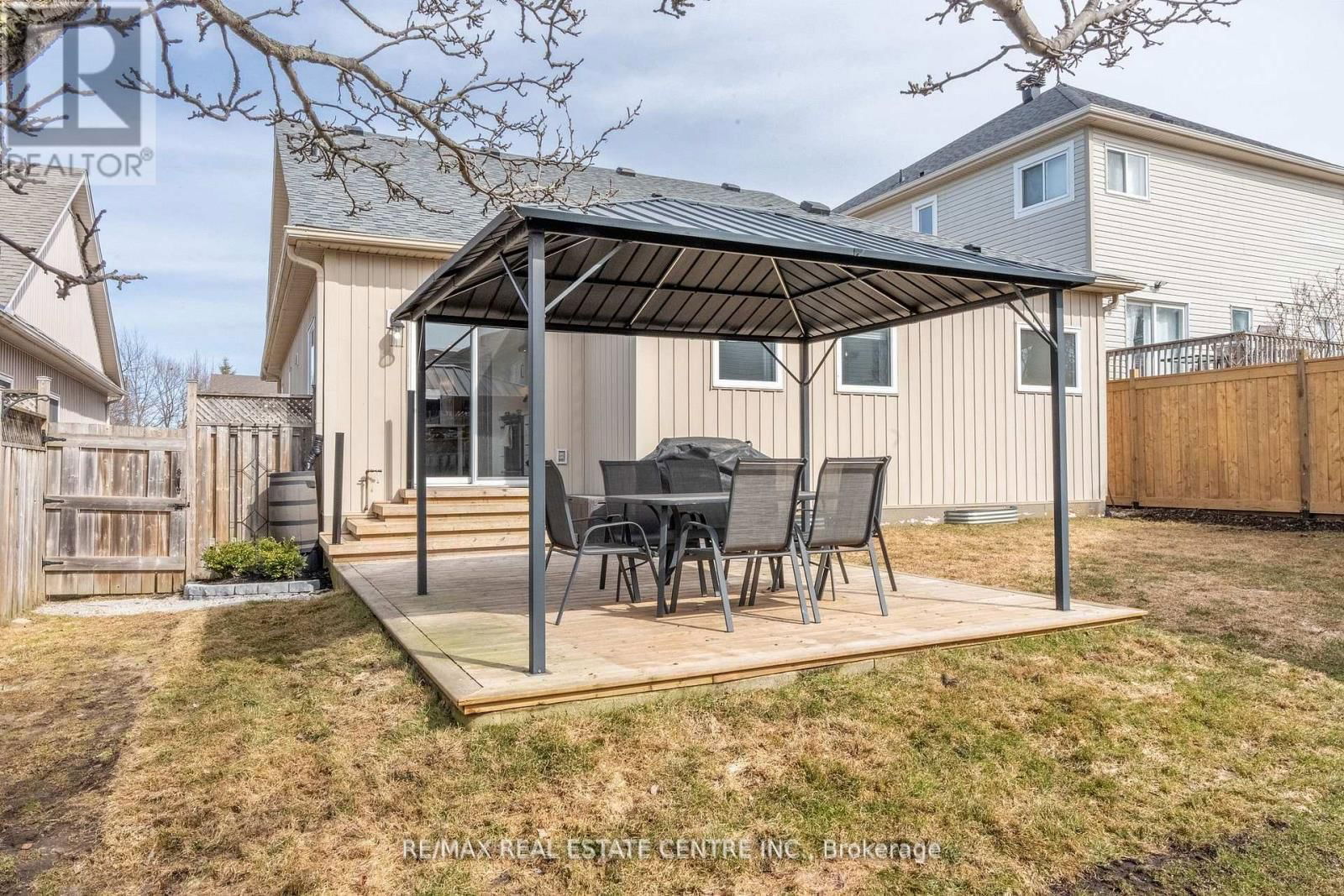 942 GREENWOOD CRESCENT Image 35