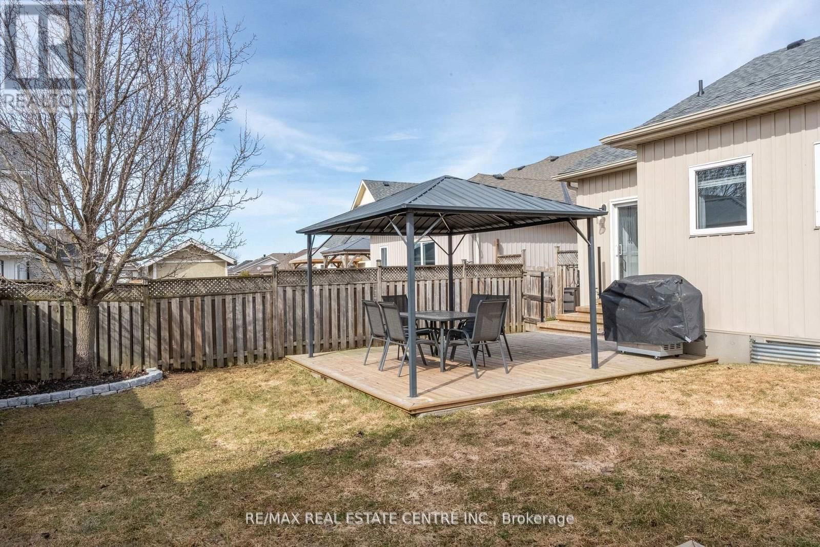 942 GREENWOOD CRESCENT Image 36