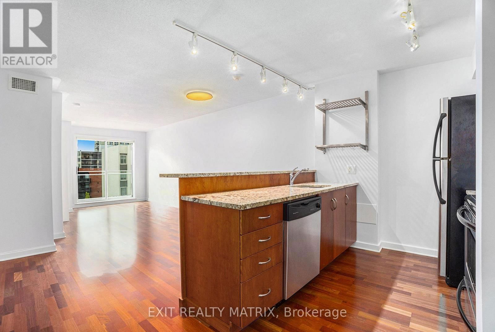 1008 - 138 SOMERSET STREET WEST Image 4