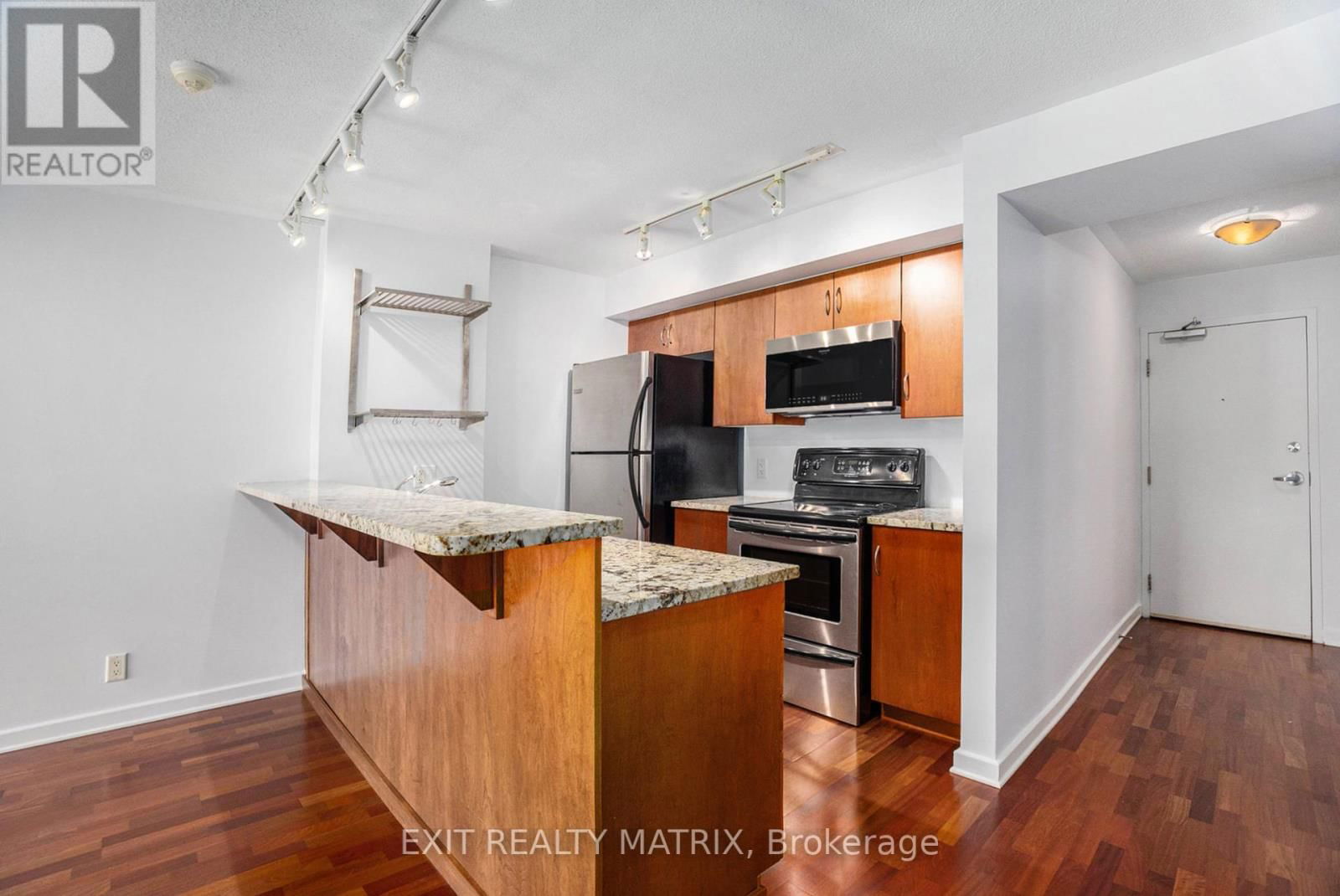 1008 - 138 SOMERSET STREET WEST Image 6