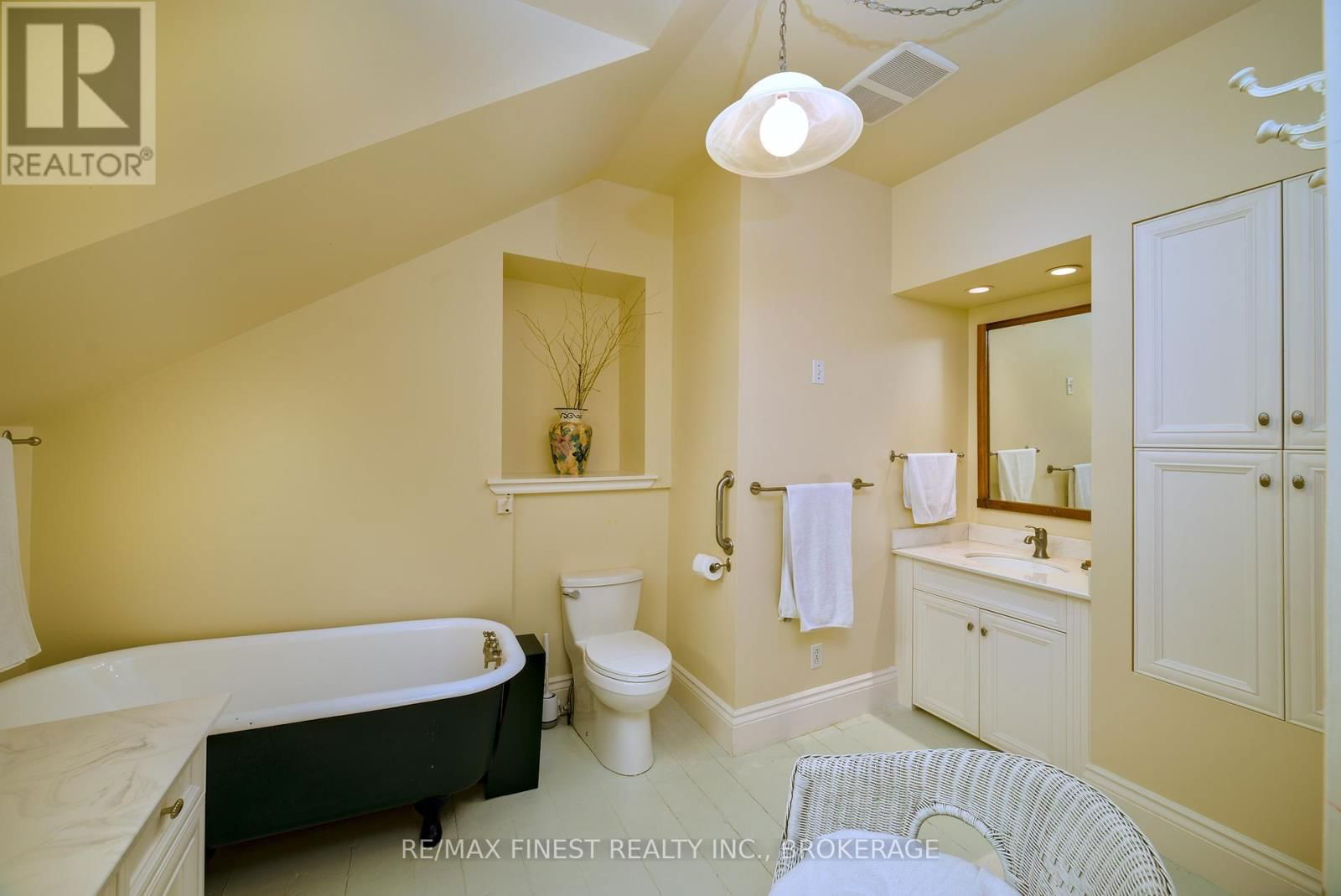 2750 FRONT ROAD Image 22