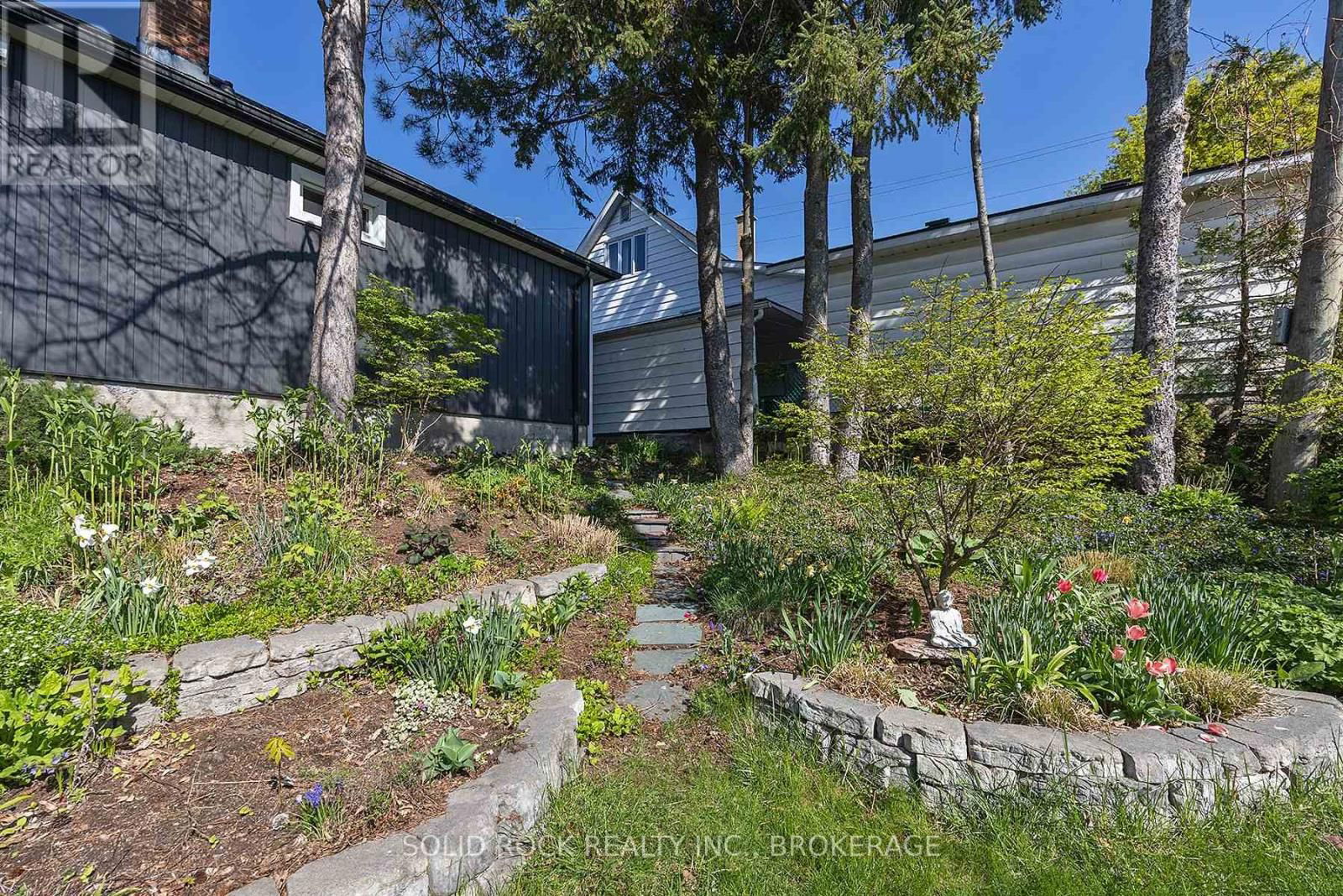 647 UNION STREET WEST Image 10