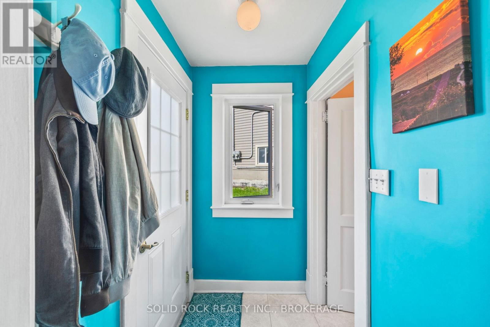 647 UNION STREET WEST Image 23