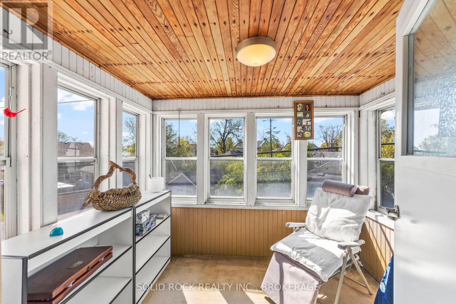 647 UNION STREET WEST Image 32