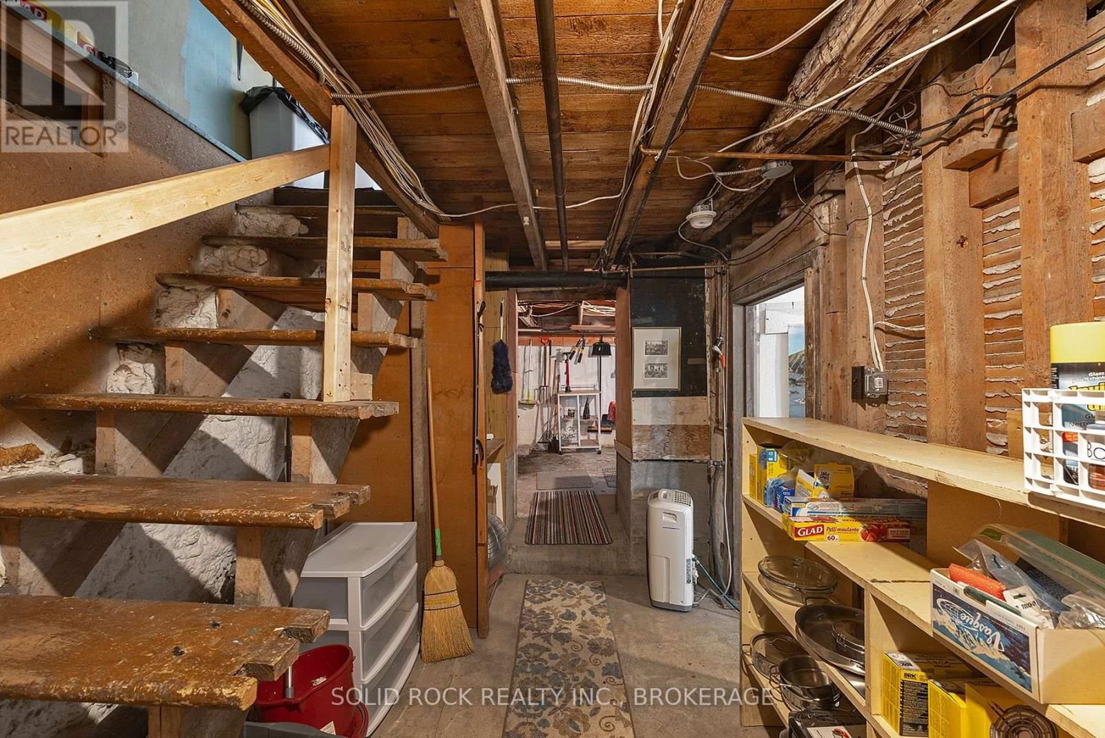 647 UNION STREET WEST Image 39
