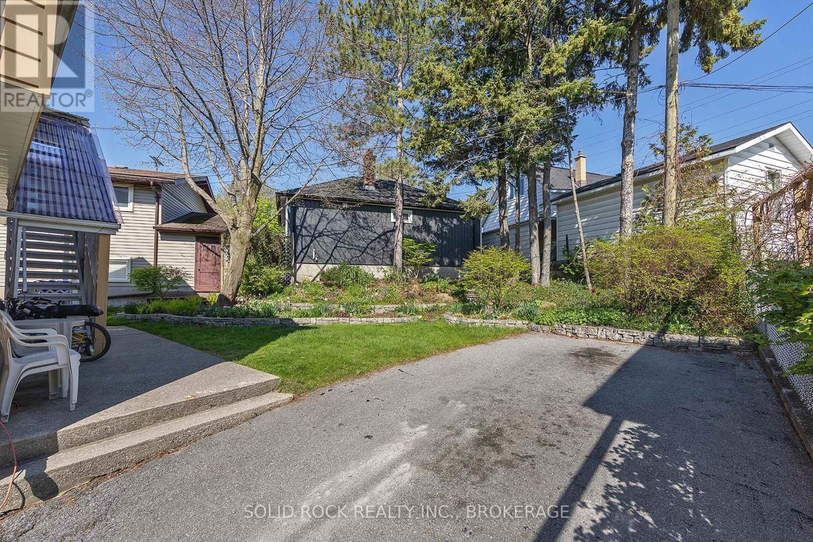 647 UNION STREET WEST Image 9