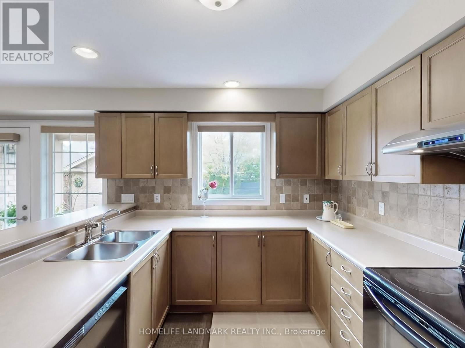 79 CLAIRFIELDS DRIVE EAST Image 12