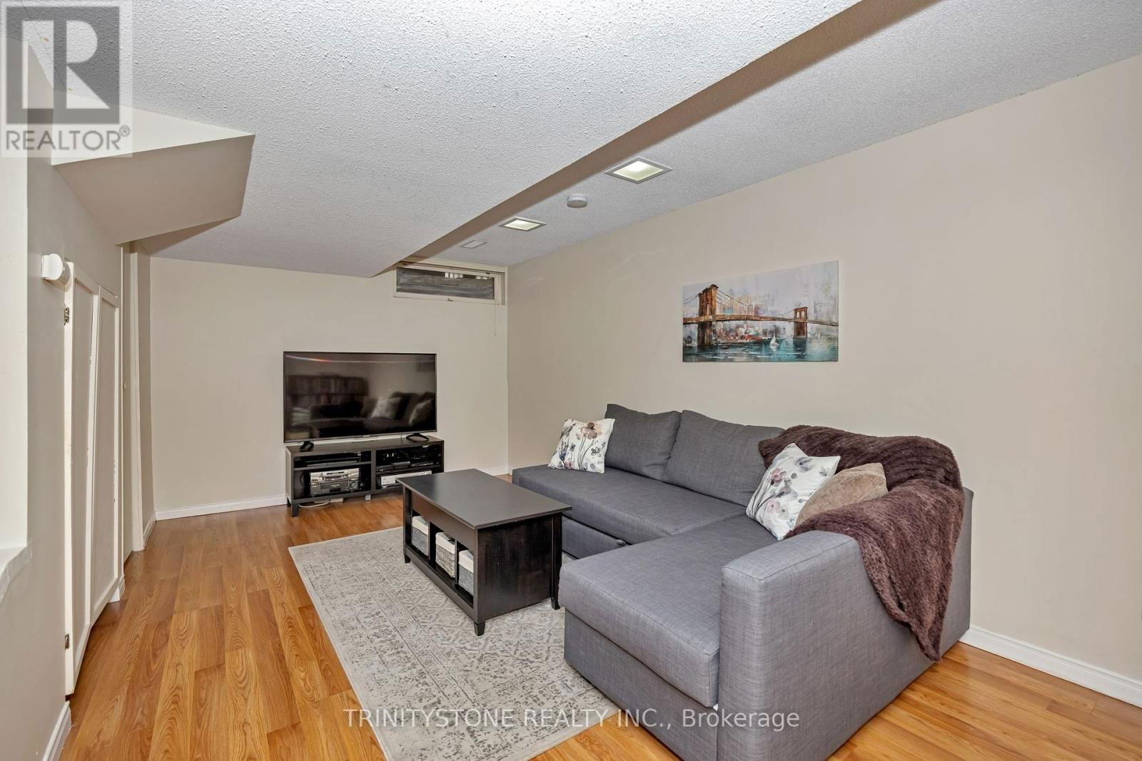 59 STABLE WAY Image 36