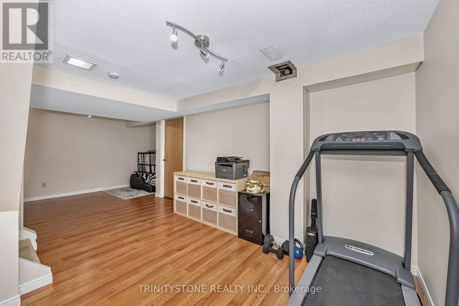 59 STABLE WAY Image 38