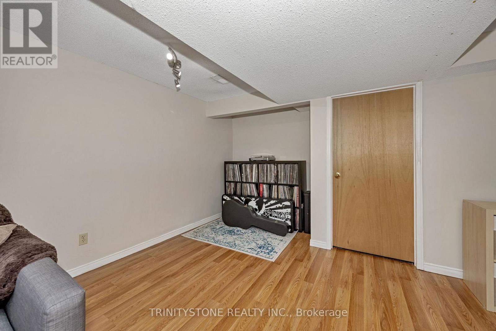 59 STABLE WAY Image 41