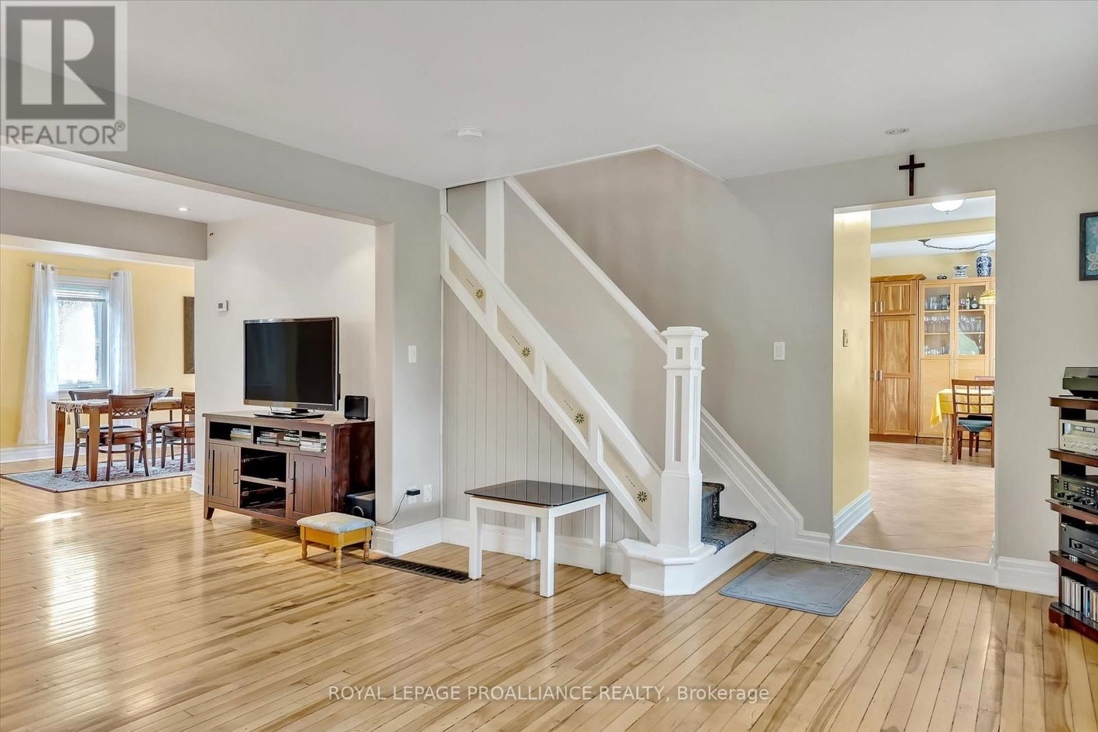 14 BURCHAT STREET Image 11