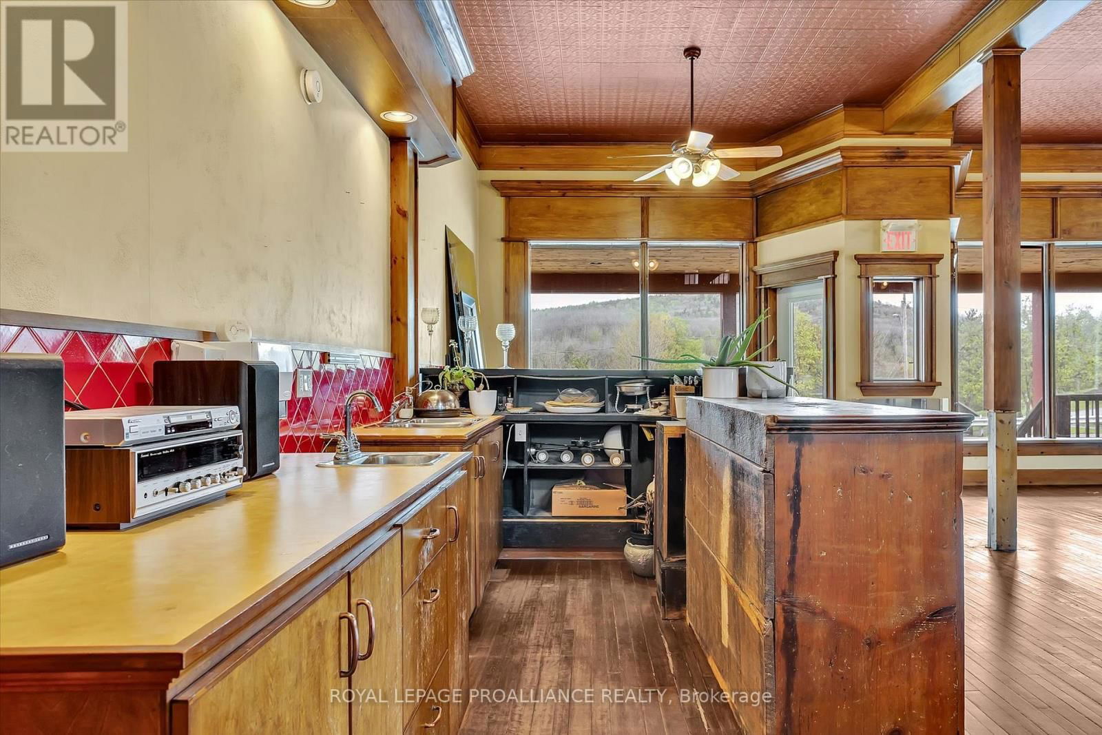 14 BURCHAT STREET Image 33