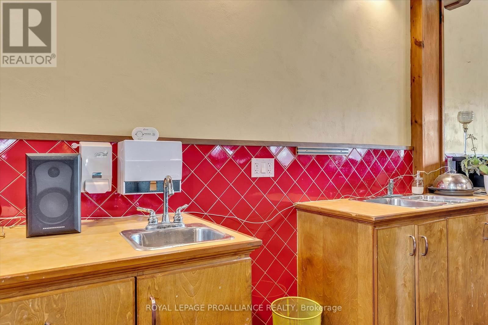 14 BURCHAT STREET Image 34