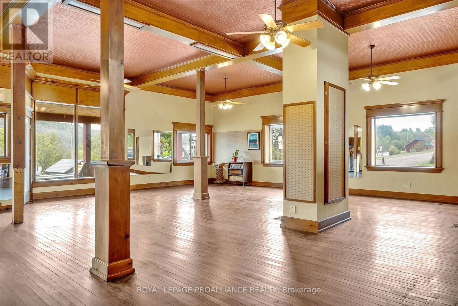 14 BURCHAT STREET Image 35