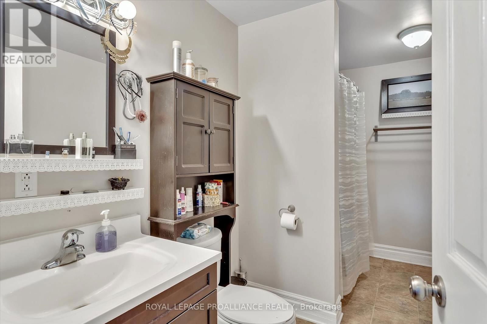 14 BURCHAT STREET Image 48