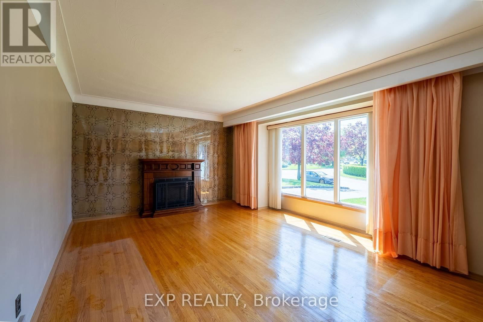 402 KERMAN AVENUE Image 10