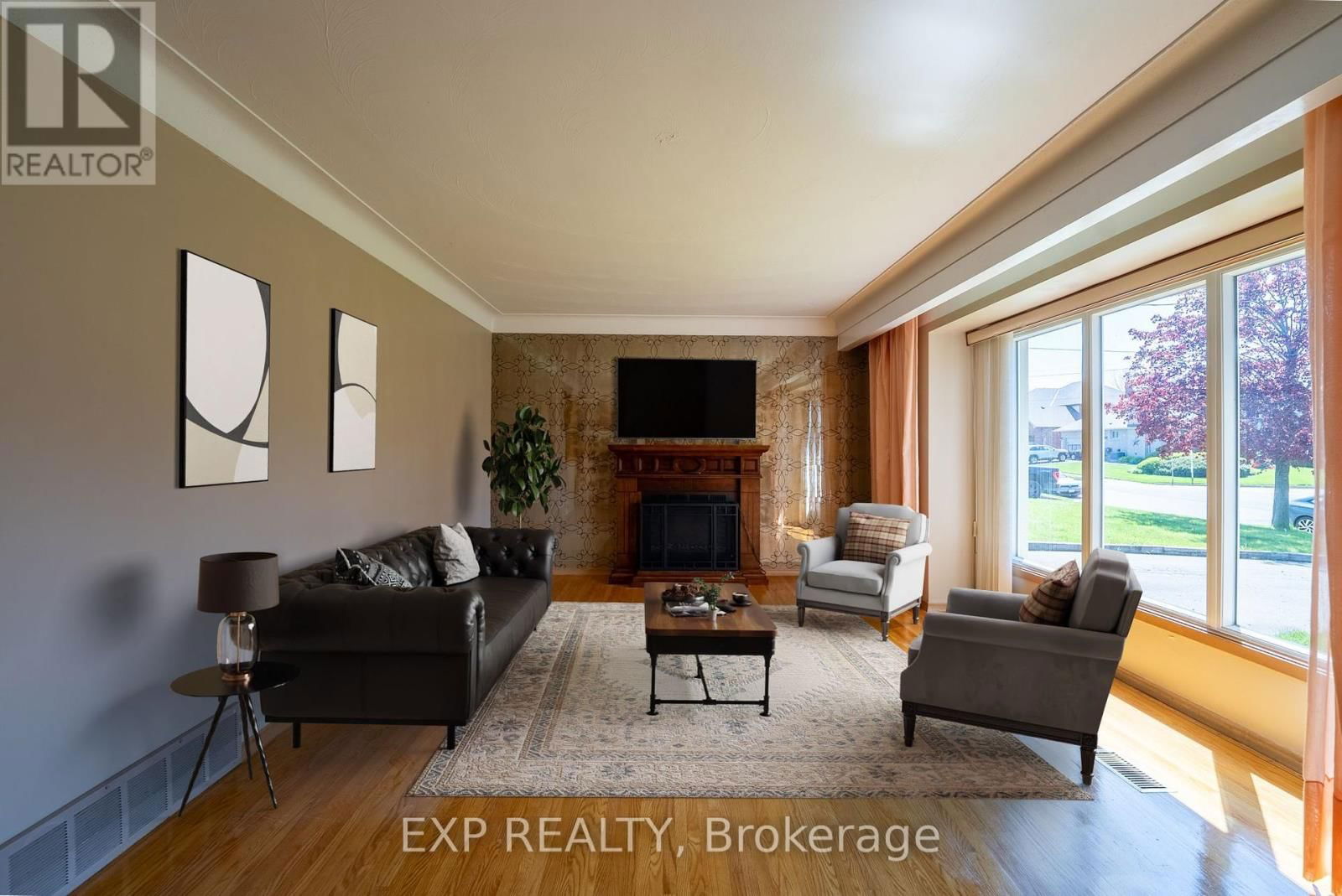 402 KERMAN AVENUE Image 11