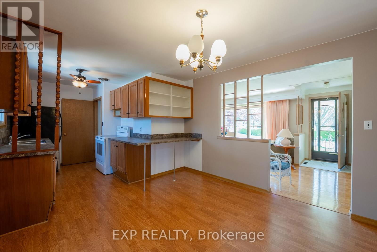 402 KERMAN AVENUE Image 15