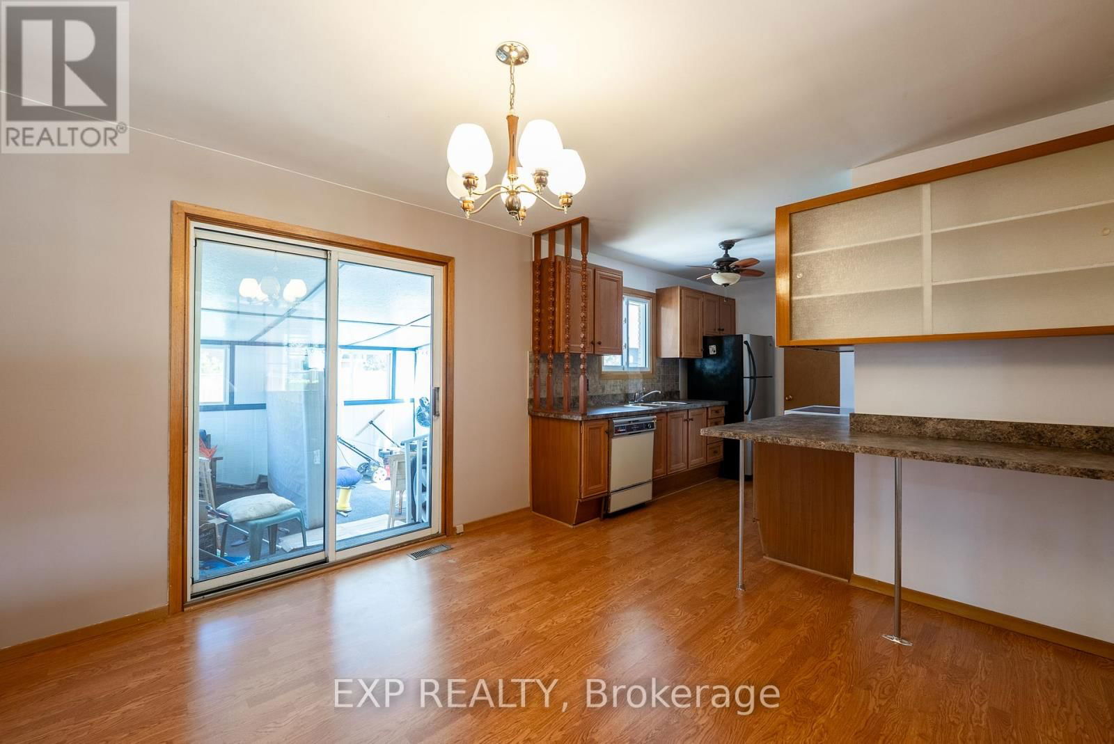 402 KERMAN AVENUE Image 18