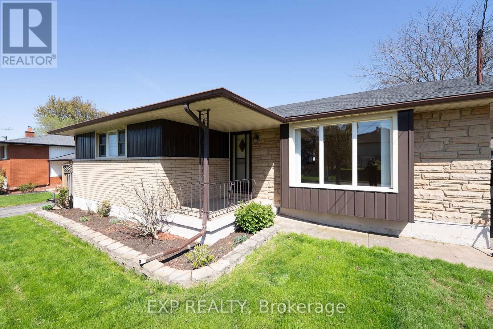 402 KERMAN AVENUE Image 2