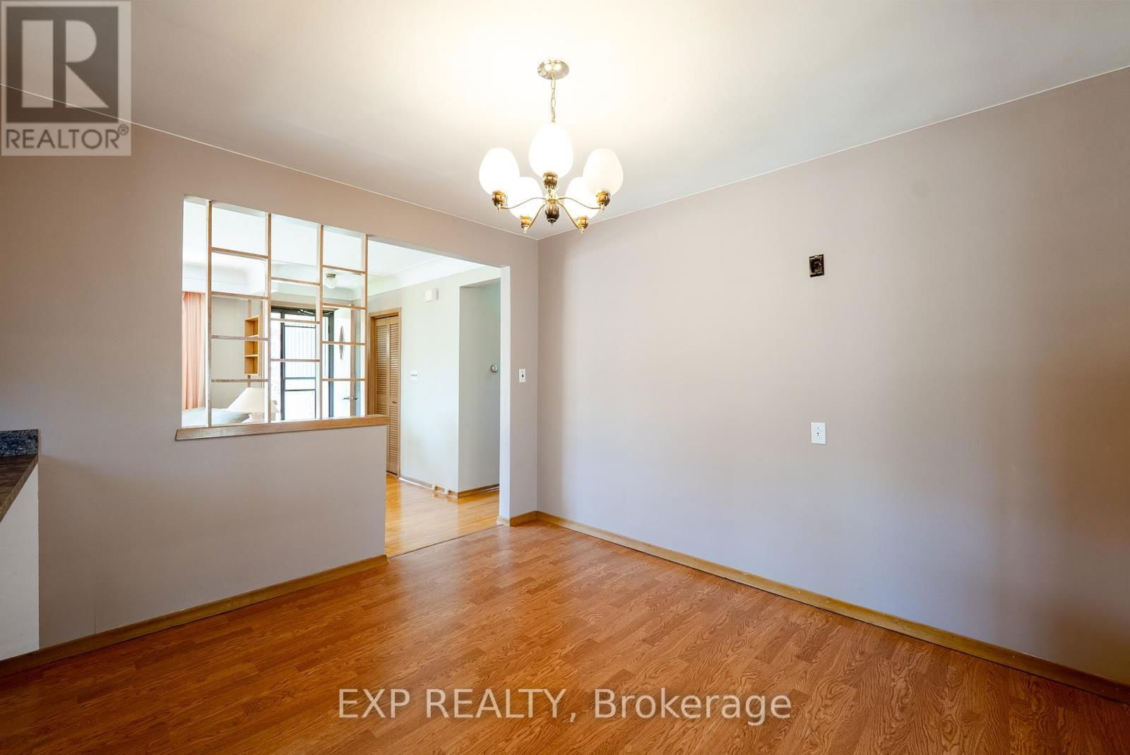 402 KERMAN AVENUE Image 20