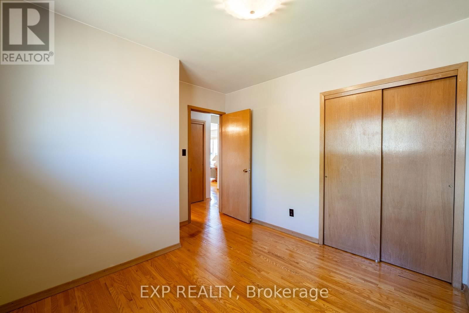 402 KERMAN AVENUE Image 21