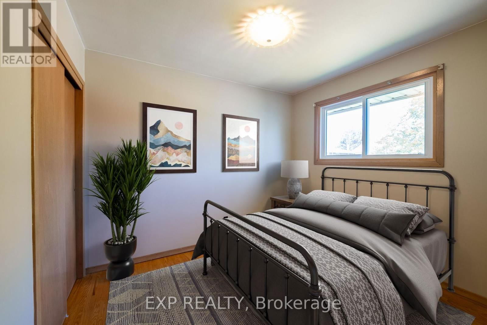 402 KERMAN AVENUE Image 24