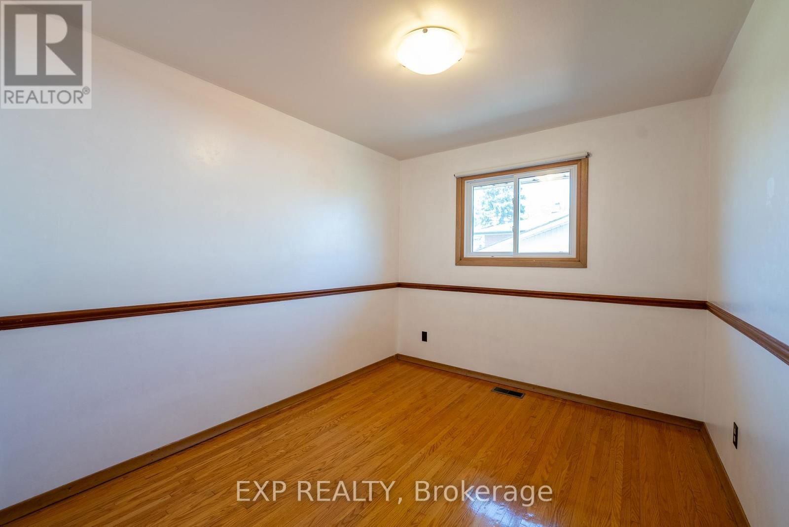 402 KERMAN AVENUE Image 25
